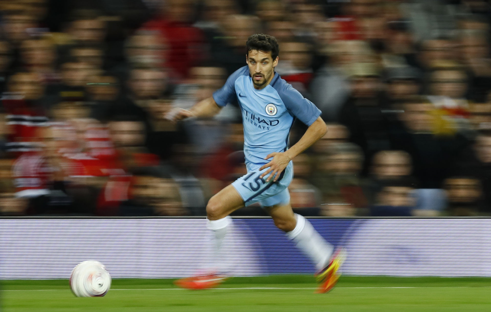 塞维利亚大胜出局!纳瓦斯失望离场,表现亮眼 塞维利亚大胜出局!纳瓦斯失望离场,表现亮眼