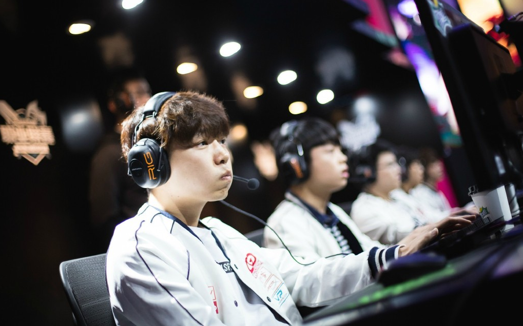 开云体育在线-包含CLG横扫FNC，Tarzan线上压制力十足焦点之战成都决赛之夜，点燃全场激情的词条