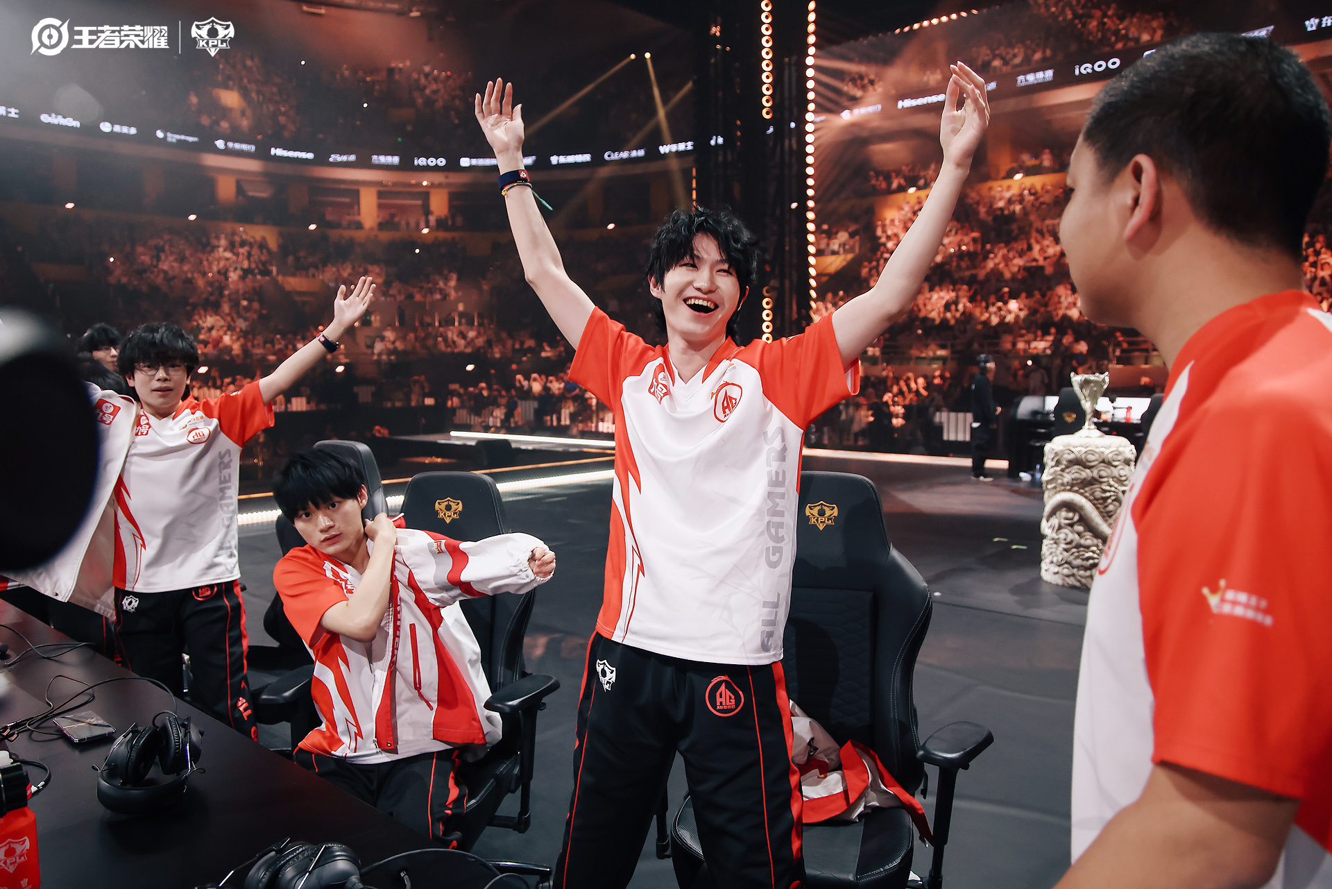 G2翻盘IG,Jankos开启传奇时刻焦点之战成都决赛之夜,引爆全场热议 G2翻盘IG,Jankos开启传奇时刻焦点之战成都决赛之夜,引爆全场热议